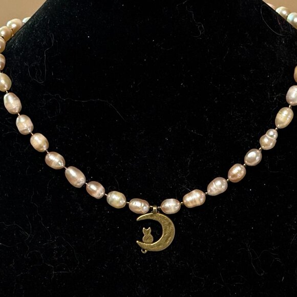 Genuine Pale Pink Freshwater Pearl Bronze Cat on the Moon Beaded Short Necklace - Picture 3 of 11